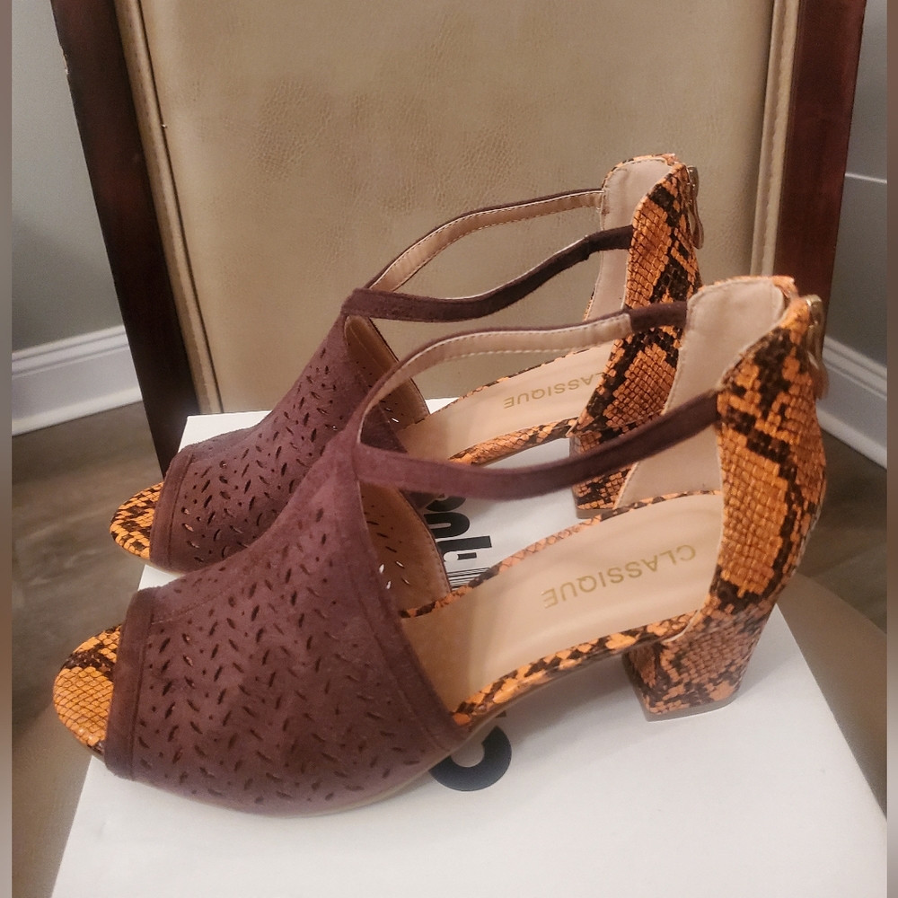 Women's Heels....Size 9 M.....NEW